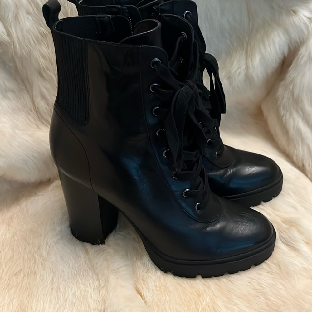 Used ones, combat boots